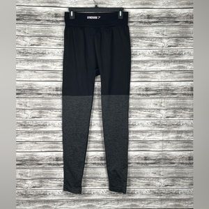 🦈Gymshark Gray & Black Leggings - M/L